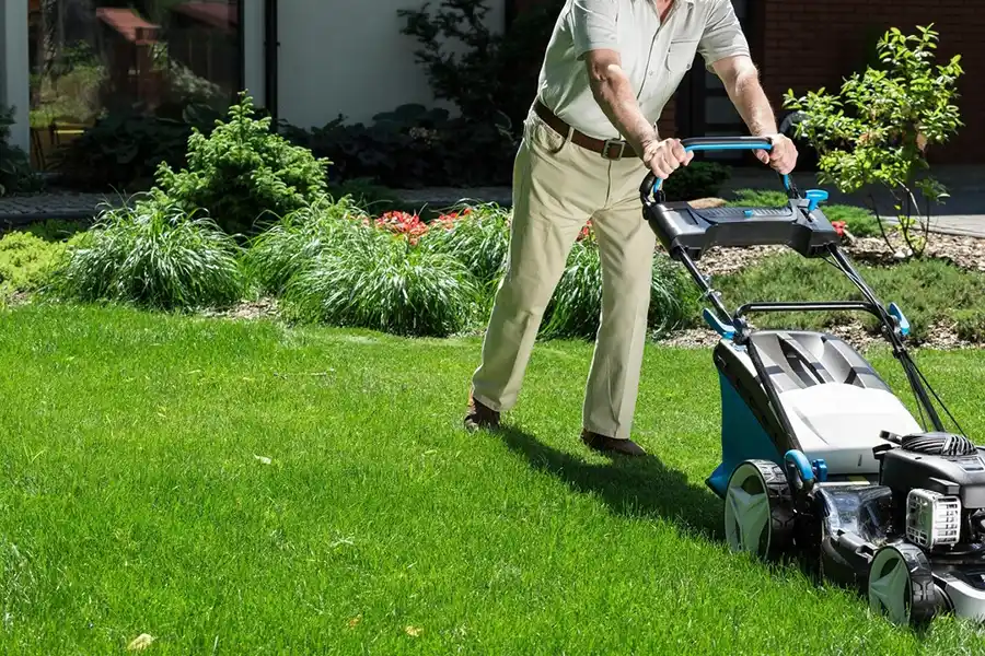 Can you mow wet grass Yakima, WA